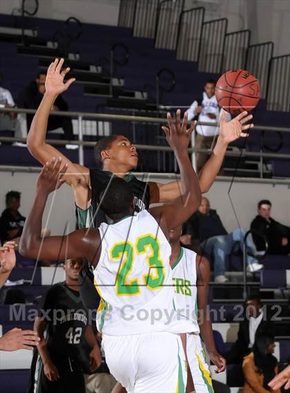 Thumbnail 1 in Inglewood vs. Fremont (St. Hope Elite Hoops Classic) photogallery.