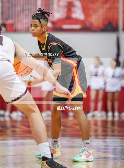 Thumbnail 2 in Elko vs. Somerset Academy Losee (NIAA Class 3A State Boys Semifinal) photogallery.