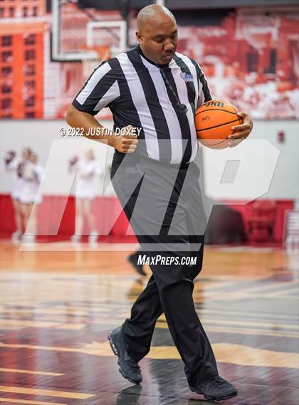 Thumbnail 2 in Elko vs. Somerset Academy Losee (NIAA Class 3A State Boys Semifinal) photogallery.