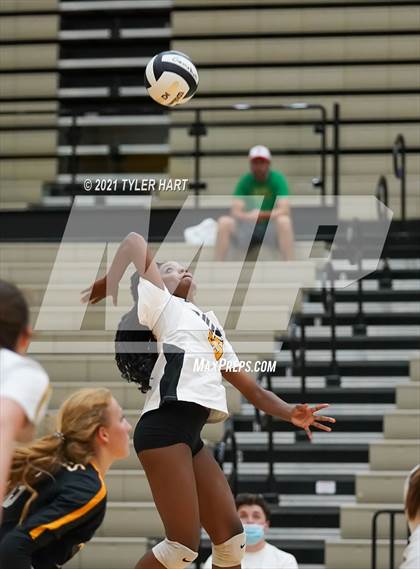 Thumbnail 2 in Hamilton Southeastern @ Avon photogallery.