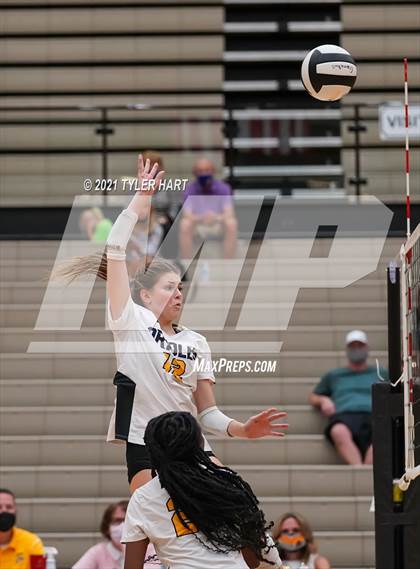 Thumbnail 2 in Hamilton Southeastern @ Avon photogallery.