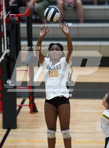 Thumbnail 2 in Hamilton Southeastern @ Avon photogallery.