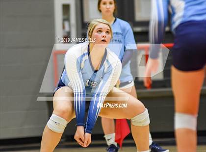 Thumbnail 3 in Lorena vs. China Spring photogallery.