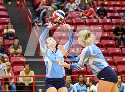 Thumbnail 2 in Lorena vs. China Spring photogallery.