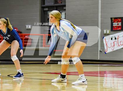 Thumbnail 3 in Lorena vs. China Spring photogallery.
