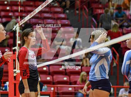 Thumbnail 3 in Lorena vs. China Spring photogallery.