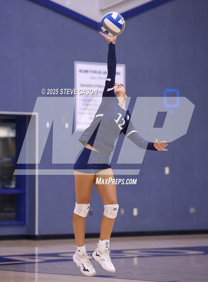 Thumbnail 1 in Whitney @ Vista del Lago photogallery.