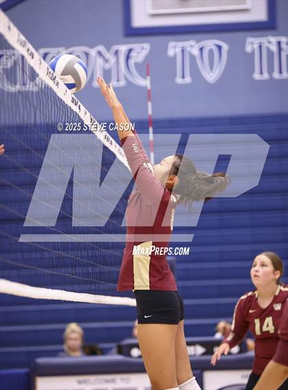 Thumbnail 1 in Whitney @ Vista del Lago photogallery.