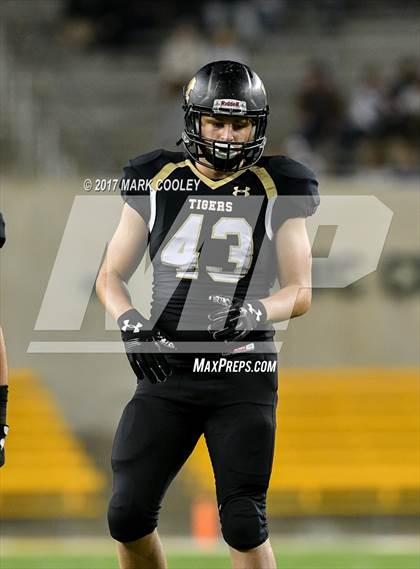 Thumbnail 3 in Mansfield vs. Midway (UIL 6A Regional Semifinal) photogallery.