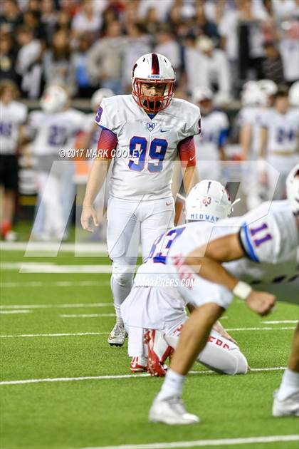 Thumbnail 1 in Mansfield vs. Midway (UIL 6A Regional Semifinal) photogallery.