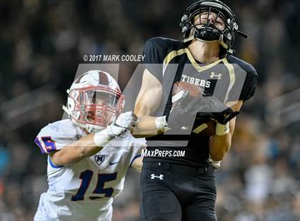 Thumbnail 2 in Mansfield vs. Midway (UIL 6A Regional Semifinal) photogallery.