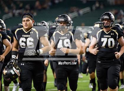 Thumbnail 3 in Mansfield vs. Midway (UIL 6A Regional Semifinal) photogallery.