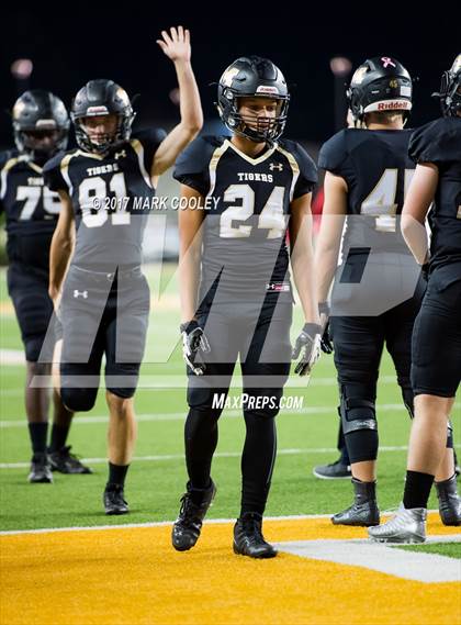 Thumbnail 2 in Mansfield vs. Midway (UIL 6A Regional Semifinal) photogallery.