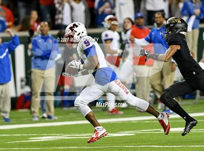 Thumbnail 2 in Mansfield vs. Midway (UIL 6A Regional Semifinal) photogallery.