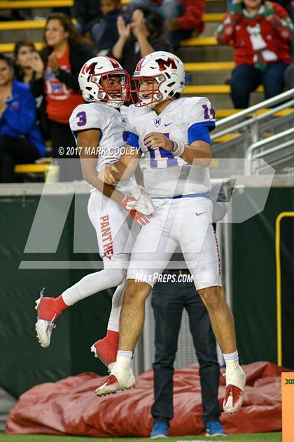 Thumbnail 3 in Mansfield vs. Midway (UIL 6A Regional Semifinal) photogallery.