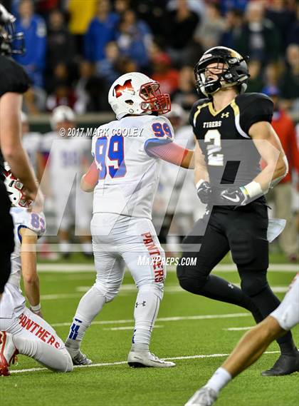 Thumbnail 3 in Mansfield vs. Midway (UIL 6A Regional Semifinal) photogallery.