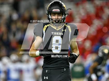 Thumbnail 2 in Mansfield vs. Midway (UIL 6A Regional Semifinal) photogallery.