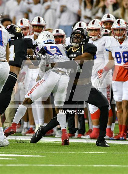 Thumbnail 1 in Mansfield vs. Midway (UIL 6A Regional Semifinal) photogallery.