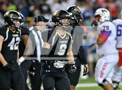 Thumbnail 2 in Mansfield vs. Midway (UIL 6A Regional Semifinal) photogallery.