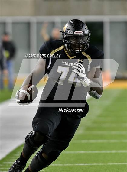 Thumbnail 1 in Mansfield vs. Midway (UIL 6A Regional Semifinal) photogallery.