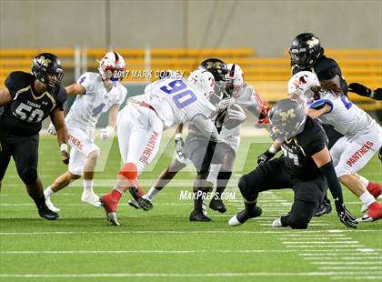 Thumbnail 3 in Mansfield vs. Midway (UIL 6A Regional Semifinal) photogallery.