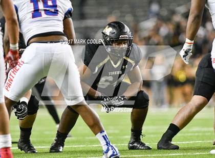 Thumbnail 1 in Mansfield vs. Midway (UIL 6A Regional Semifinal) photogallery.