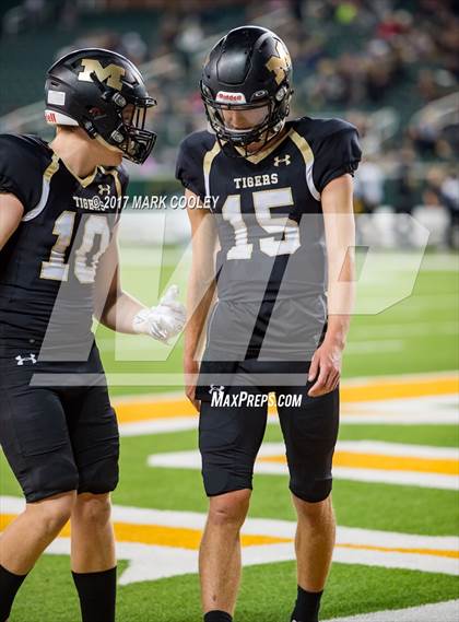 Thumbnail 3 in Mansfield vs. Midway (UIL 6A Regional Semifinal) photogallery.