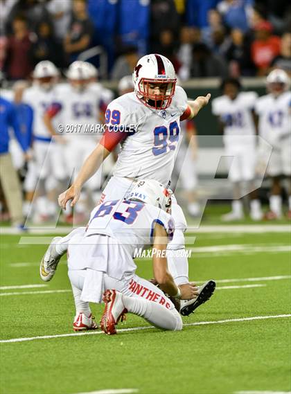 Thumbnail 2 in Mansfield vs. Midway (UIL 6A Regional Semifinal) photogallery.