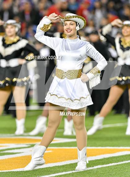 Thumbnail 1 in Mansfield vs. Midway (UIL 6A Regional Semifinal) photogallery.