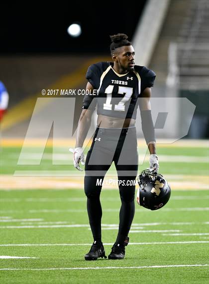 Thumbnail 3 in Mansfield vs. Midway (UIL 6A Regional Semifinal) photogallery.