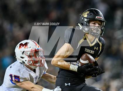 Thumbnail 3 in Mansfield vs. Midway (UIL 6A Regional Semifinal) photogallery.