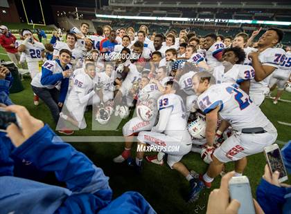 Thumbnail 1 in Mansfield vs. Midway (UIL 6A Regional Semifinal) photogallery.