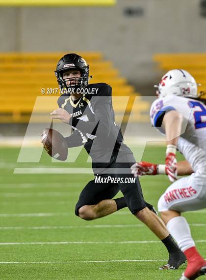 Thumbnail 2 in Mansfield vs. Midway (UIL 6A Regional Semifinal) photogallery.