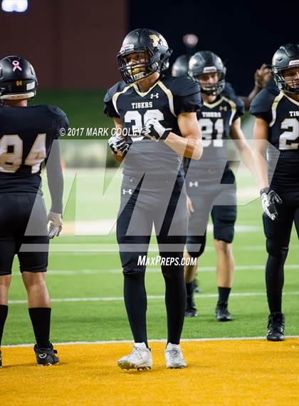 Thumbnail 1 in Mansfield vs. Midway (UIL 6A Regional Semifinal) photogallery.