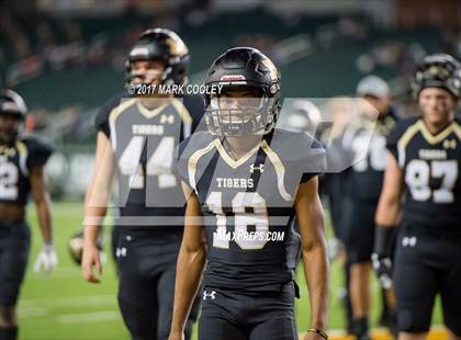 Thumbnail 3 in Mansfield vs. Midway (UIL 6A Regional Semifinal) photogallery.