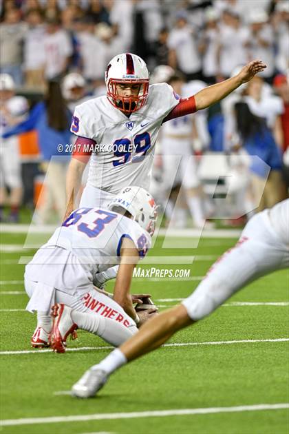 Thumbnail 2 in Mansfield vs. Midway (UIL 6A Regional Semifinal) photogallery.
