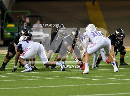 Thumbnail 3 in Mansfield vs. Midway (UIL 6A Regional Semifinal) photogallery.