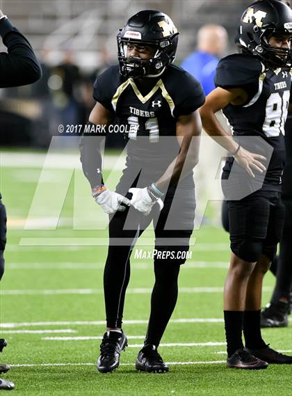 Thumbnail 2 in Mansfield vs. Midway (UIL 6A Regional Semifinal) photogallery.
