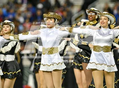 Thumbnail 3 in Mansfield vs. Midway (UIL 6A Regional Semifinal) photogallery.