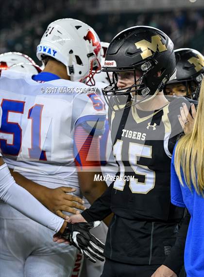 Thumbnail 1 in Mansfield vs. Midway (UIL 6A Regional Semifinal) photogallery.