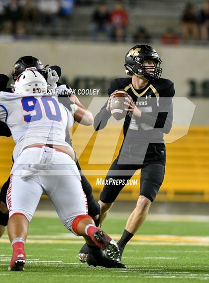 Thumbnail 1 in Mansfield vs. Midway (UIL 6A Regional Semifinal) photogallery.