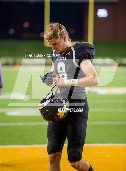 Thumbnail 2 in Mansfield vs. Midway (UIL 6A Regional Semifinal) photogallery.