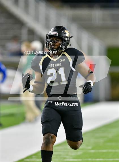 Thumbnail 3 in Mansfield vs. Midway (UIL 6A Regional Semifinal) photogallery.