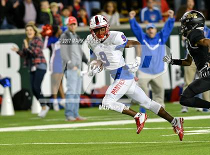Thumbnail 3 in Mansfield vs. Midway (UIL 6A Regional Semifinal) photogallery.