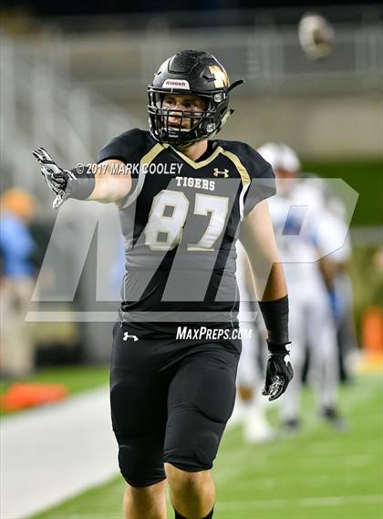 Thumbnail 2 in Mansfield vs. Midway (UIL 6A Regional Semifinal) photogallery.