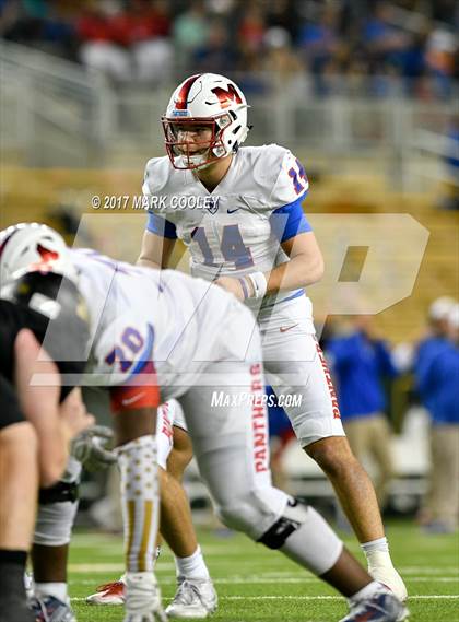 Thumbnail 2 in Mansfield vs. Midway (UIL 6A Regional Semifinal) photogallery.