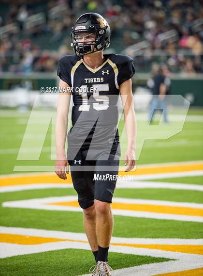 Thumbnail 2 in Mansfield vs. Midway (UIL 6A Regional Semifinal) photogallery.