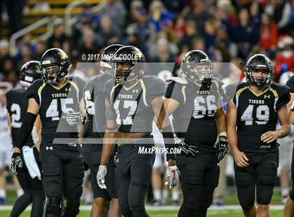 Thumbnail 2 in Mansfield vs. Midway (UIL 6A Regional Semifinal) photogallery.