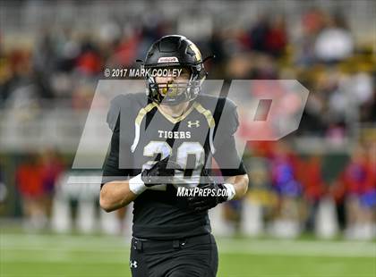 Thumbnail 3 in Mansfield vs. Midway (UIL 6A Regional Semifinal) photogallery.