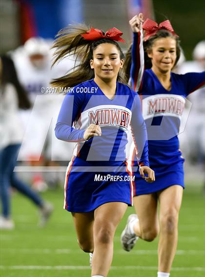 Thumbnail 2 in Mansfield vs. Midway (UIL 6A Regional Semifinal) photogallery.